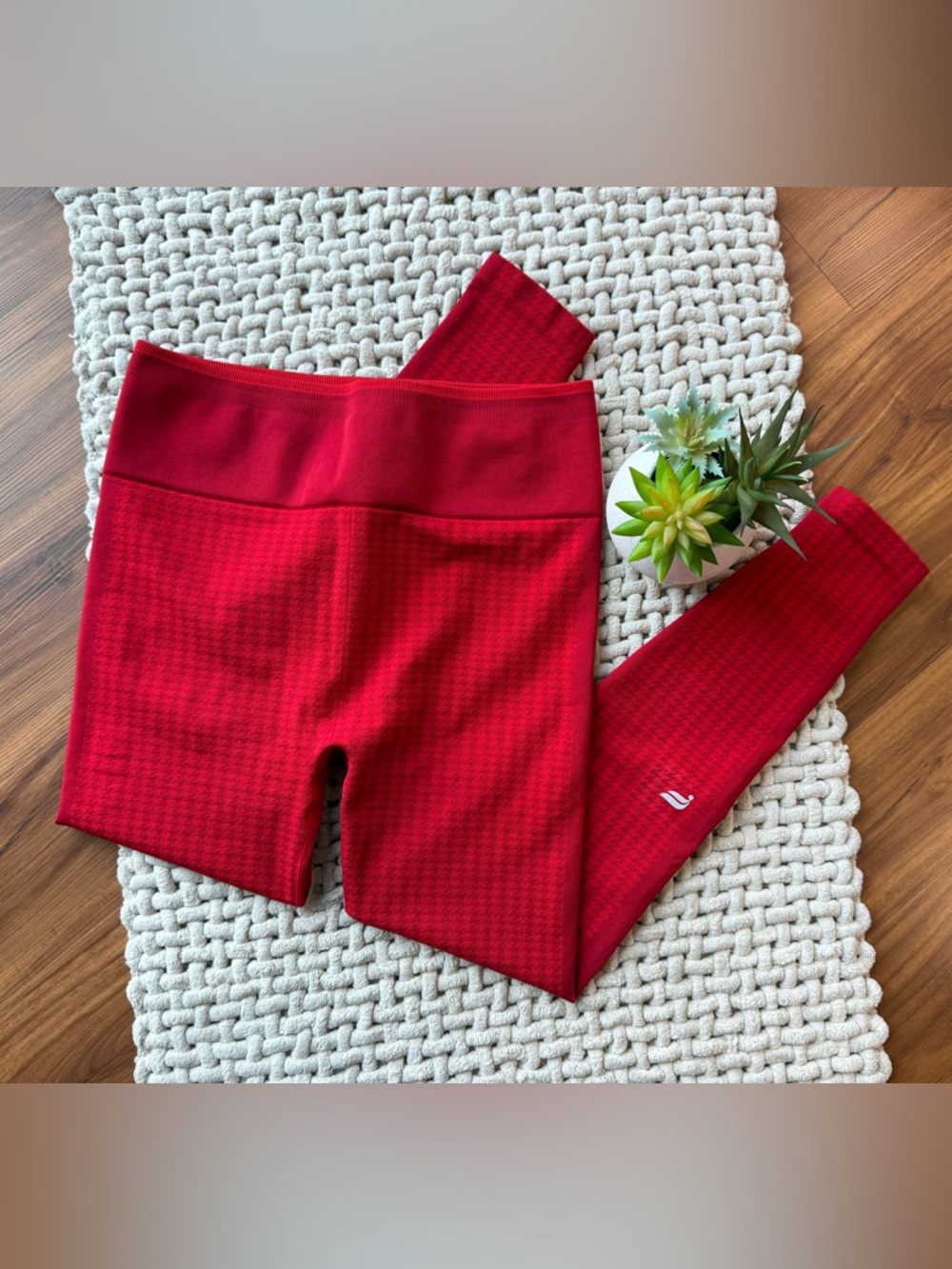 Fabletics | Seamless High-Waisted Houndstooth Leggings in Holly Berry | Large